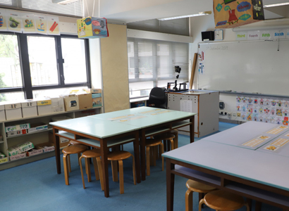协恩中学附属小学-英语阅读室